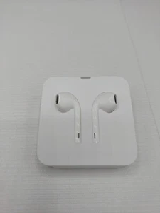 Apple iPhone 7 Plus iPhone 8 iPhone X Original OEM Earbuds Headphones Lightning - Picture 1 of 6