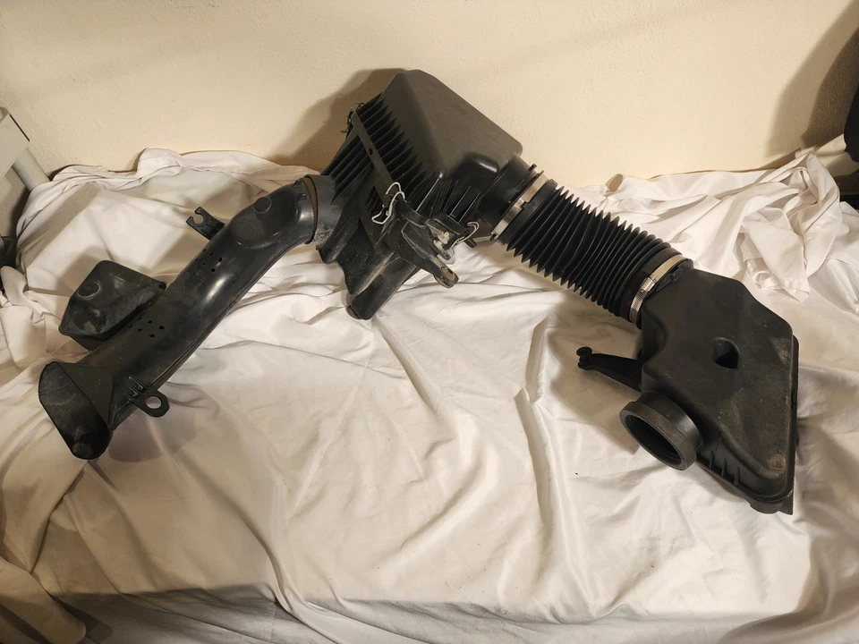 Dodge Caravan 2011-2020 conjunto de caja de admisión de filtro de aire Chrysler completo de 3,6 L Foto 1 de 4