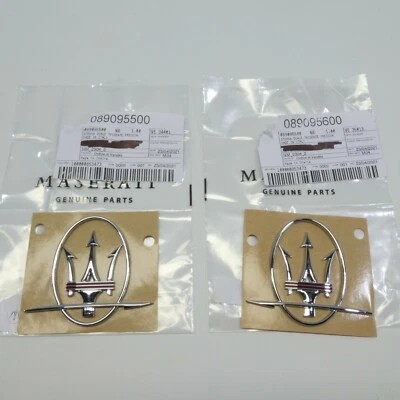 Original Satz Maserati Tridente Dreizack Emblem Badge Seitenwand C-Säule Rot Red - Bild 1 von 4