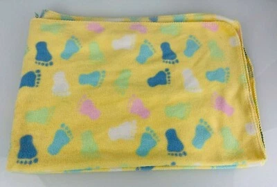 Circo 黄色蓝色白色粉红色薄荷绿色脚印婴儿抓绒毯 — 第 1/4 张图片