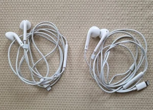 Genuine Apple A1748 Lightning EarPods iPhone 7 to 14 Earphones Headphones x 2 - Zdjęcie 1 z 5