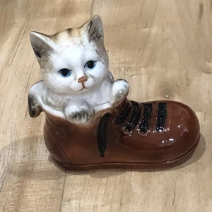 Brown Porcelain Figurine Kitten Cat in old Fashioned Boot Shoe Vintage (15) - Picture 1 of 5
