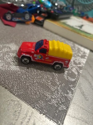 Camión de bomberos Matchbox MB#514 (portador de tropas), suelto del juego Polar Rescue USADO Foto 1 de 4