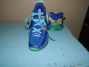 Nike LeBron Witness 7 Mid Kaleidoscope Shoes DQ8650-400 Sz 3.5Y - Picture 1 of 11