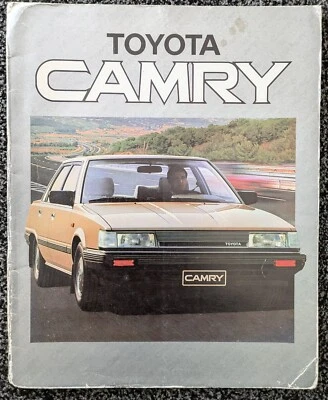 Toyota Cam,ry 1984 UK Brochure Pack - Image 1 of 4