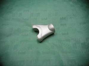 TRIUMPH FORK YOKE CLAMP BAR (int.ec*) SCRAMBLER XE/XC LENKER RISER KLEMME - Picture 1 of 5