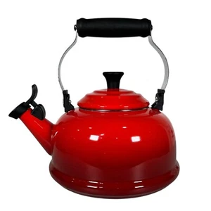 Le Creuset Traditioneller Wasserkocher 1,6L Kirschrot Emaille Küche Kochgeschirr - Bild 1 von 11