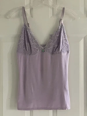 Correa ajustable Daisy Fuentes Cami mediana superposición de encaje Y2K coqueta lavanda Foto 1 de 4