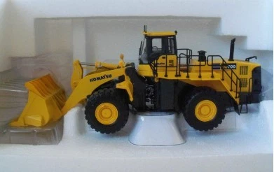Komatsu UH 8008U 1:50 Die Cast WA600 Wheel Loader - Image 1 of 1