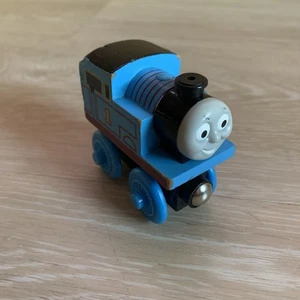 THOMAS DIE PANZERLOK ~ Holzeisenbahn 2-Rad ~ Marke Lernkurve - Bild 1 von 5