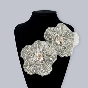 Aplique de lentejuelas de encaje bordado de diseño floral blanco de 13 cm de ancho 1 pieza. - Imagen 1 de 14