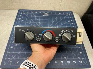 96 97 98 99 Chevy Silverado Sierra Yukon Tahoe Climate Control Temp 16199266 OEM - Picture 1 of 9