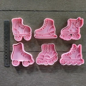 Juego de 6 piezas de patinaje sobre hielo, cortadores de galletas con patines y sellos - fiesta para hornear - Imagen 1 de 9
