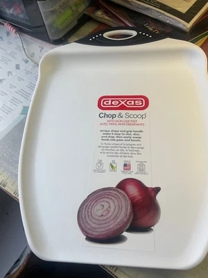 NUEVA Tabla de Cortar Dexas Chop & Scoop, 11 por 15 pulgadas, Blanca con Mango Negro Foto 1 de 4