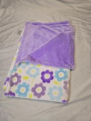 Manta para bebé Costco Little Miracles floral púrpura verde azulado flores felpa terciopelo suave Foto 1 de 4