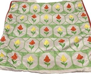 Funda de almohada vintage con cremallera de flores bordadas NETTLE CREEK espalda de seda - Imagen 1 de 7
