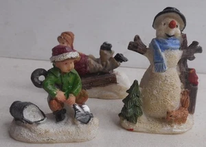 3-Vintage Weihnachtsdorf Figuren Kinder spielen im Schnee & Schneemann 2" hoch - Bild 1 von 4