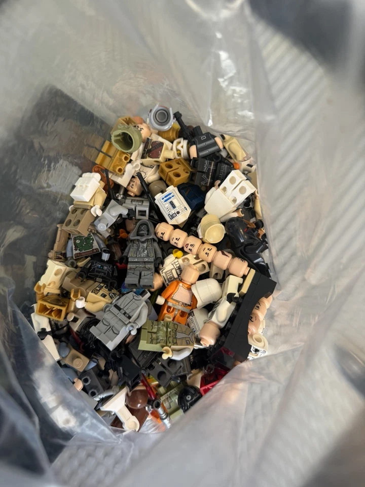 Enorme lote de piezas y accesorios de minifiguras de Star Wars 1 lb Foto 1 de 4
