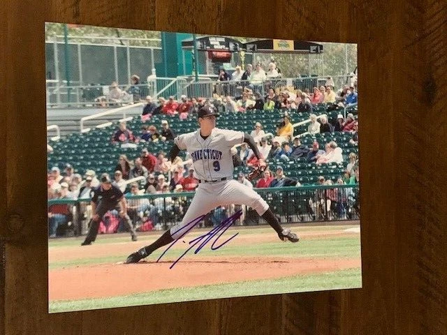 Postura fotográfica autografiada de 8x10 de Matt Barnes de los Medias Rojas 4 Foto 1 de 1