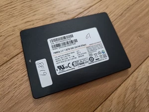1,92TB Samsung PM883 SATA 6,0Gbps 2,5" SSD MZ-7LH1T90 (61%) - Bild 1 von 1