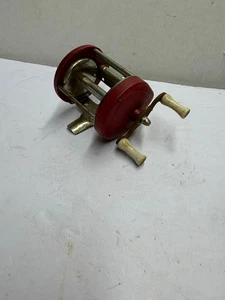 Vintage Angelrolle rot-weiß Bait Casting Markenlos gebraucht - Bild 1 von 5