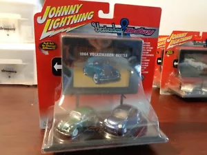 JOHNNY LIGHTNING YESTERDAY & TODAY 1964 2001 VOLKSWAGEN BEETLE SET - Picture 1 of 10
