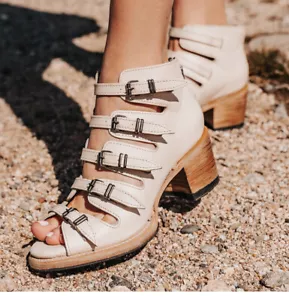 NEW Freebird Quinn Sandals Women's Size 9 Beige Sold Out! -RUNS LONG - Picture 1 of 9