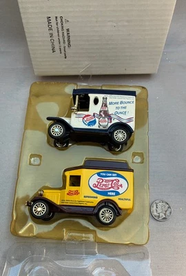 De colección RARO Lote de 2 Ruedas Doradas Diecast AMARILLO Pepsi Cola Soda Camión de Entrega Foto 1 de 3