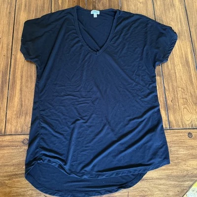 PJ Salvage Modal Negro Manga Corta Cuello en V Dobladillo Alto Talla Mediana Foto 1 de 4