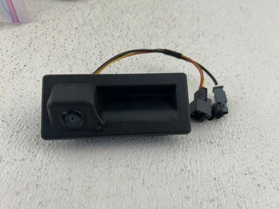 OEM | 2018-2019 Volkswagen Tiguan Rear Lift Gate Button W/Camera Foto 1 de 3