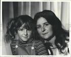 1981 Press Photo Chils Actress Robin Ignicio And Mother Kathlee. - Rsh52375