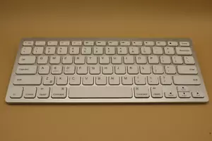 Anker A7726 White Ultra Slim Wireless Bluetooth Keyboard Apple Android PC Used - Picture 1 of 11