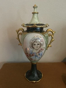 "Urna de porcelana de 15"" con tapa - Retrato de niño victoriano - Asas doradas". - Imagen 1 de 13
