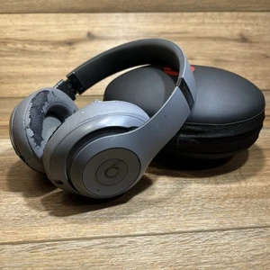 Beats by Dr. Dre Studio3 Cuffie Over Ear Wireless Grigio con Custodia - Foto 1 di 8