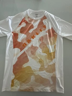 Camisa OAKLEY XXLarge COLOR BLANCO Manga Corta Surf Protección Antierupciones Para Hombre Foto 1 de 4