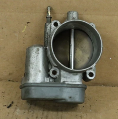 GMC Envoy 2003 2004 2005 2006 2007 carrocería del acelerador del motor 4,2 L OEM 33705399 Foto 1 de 4