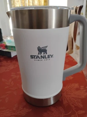 Stanley 64 盎司白色 ULINE 标志罐 — 第 1/4 张图片