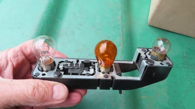 Enchufe bombilla trasera izquierda derecha Volvo S70 OEM 9151640 Foto 1 de 4