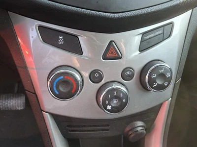 Interruptor selector de aire acondicionado usado se adapta a: Chevrolet Trax 2015 sin asiento térmico LT grado A Foto 1 de 4