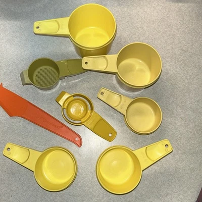 Vtg 1970’s Tupperware Gadget Set Yellow Harvest Gold Olive Orange Measuring Cups - Image 1 of 4