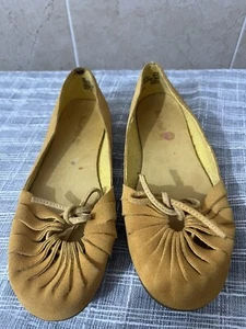 timberland moccasins Women’s Mustard Flats Size UK 6W - Picture 1 of 5