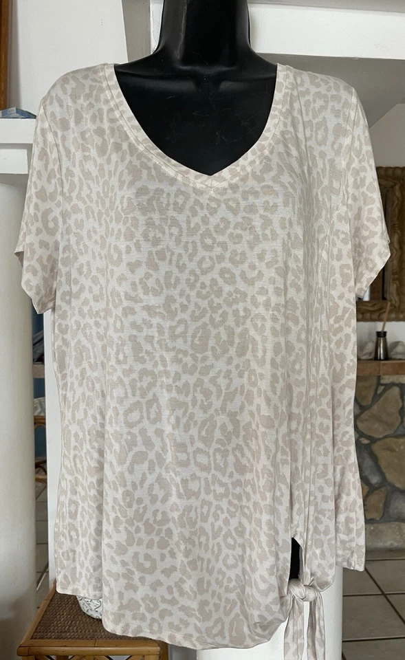 Matty L Women's Small Size Shirt White Beige Animal Print Lightweight Tie Front Foto 1 de 3