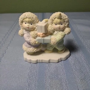 Statuina invernale piazza San Nicola bambine, presanti porcellana da collezione - Foto 1 di 4