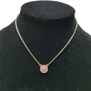 Goldfarbene Kette mit rundem Anhänger bestäubt mit rosa Glitzer 15 Zoll - Bild 1 von 5