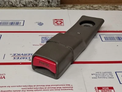 2002 - 2004 GMC ENVOY FRONT DRIVER OR PASSENGER SEAT BELT BUCKLE ASSEMBLY OEM - Image 1 of 2