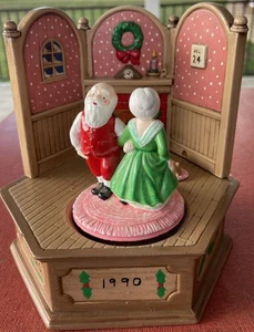 VINTAGE SCIOTO MOLDS DANCING SANTA AND MRS CLAUS MUSIC BOX. - Bild 1 von 13