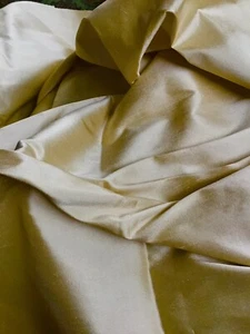 100% SILK SMOOTH DUPION CREAMY GOLD FABRIC REMNANT 72 CM.x 50 CMS. FREEPOST! - Picture 1 of 3