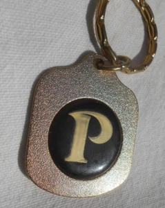 Vintage 90's Letter 'P' Brass Medallion Vinyl Gold Metal Key Chain Ring USA Made - Picture 1 of 3
