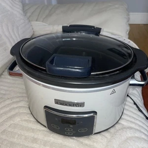 Crock-Pot Lift and Serve Digital Slow Cooker with Hinged Lid For Auction - Picture 1 of 9