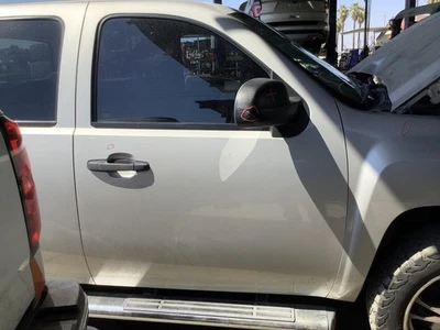 Conjunto de puerta delantera derecha usado se adapta a: camioneta Chevrolet Silverado 1500 2007 Foto 1 de 4